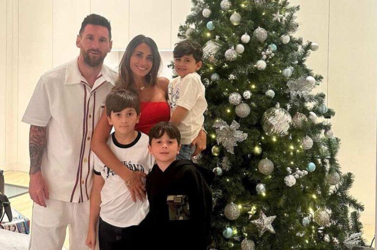El jugador del PSG celebró la Navidad en Funes. Instagram.