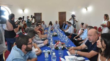 Referentes de los partidos políticos con representación parlamentaria fueron recibidos por la ministra de Gobierno