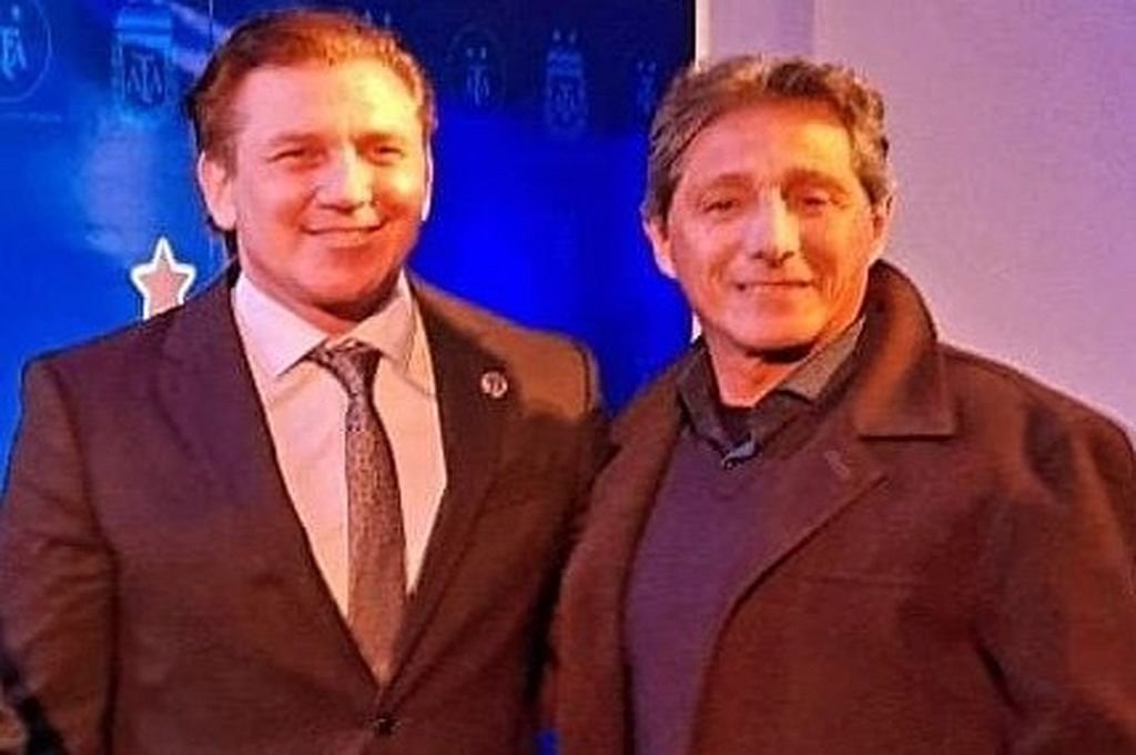 Oscar Lenzi en un encuentro con Alejandro Domínguez.