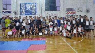 Alumnos de dos escuelas de Paraná fueron examinados en el Club Atlético San Agustín. Víctor Ludi