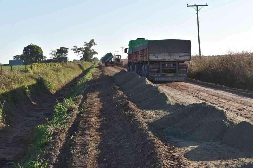 Desde el Ejecutivo comunal destacaron que días pasados se finalizó una nueva traza de 2.500 metros de ripio. De esta forma se mejoraron 12 kilómetros de caminos dentro del Convenio de dicho Programa que abarca los distritos de Nuevo Torino y Felicia. Mirador