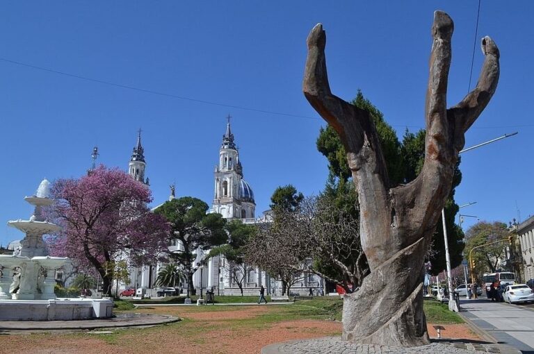 La plaza 1° de Mayo será el punto de encuentro en Paraná. Archivo
