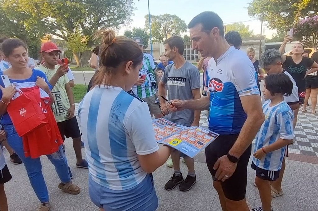 La emoción de los hinchas y el gesto de grandeza de Scaloni.