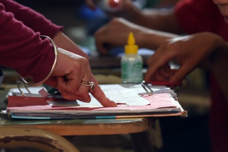 La carpeta médica "es aquella que establece que la persona está en condiciones de estar trabajando con niños