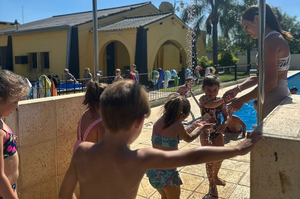 'Los chicos están muy contentos de poder participar de estas actividades junto a los profesores. Desde la comuna se acompaña a todos los niños necesiten. Además celebramos el Día de Reyes en la Plaza Libertad