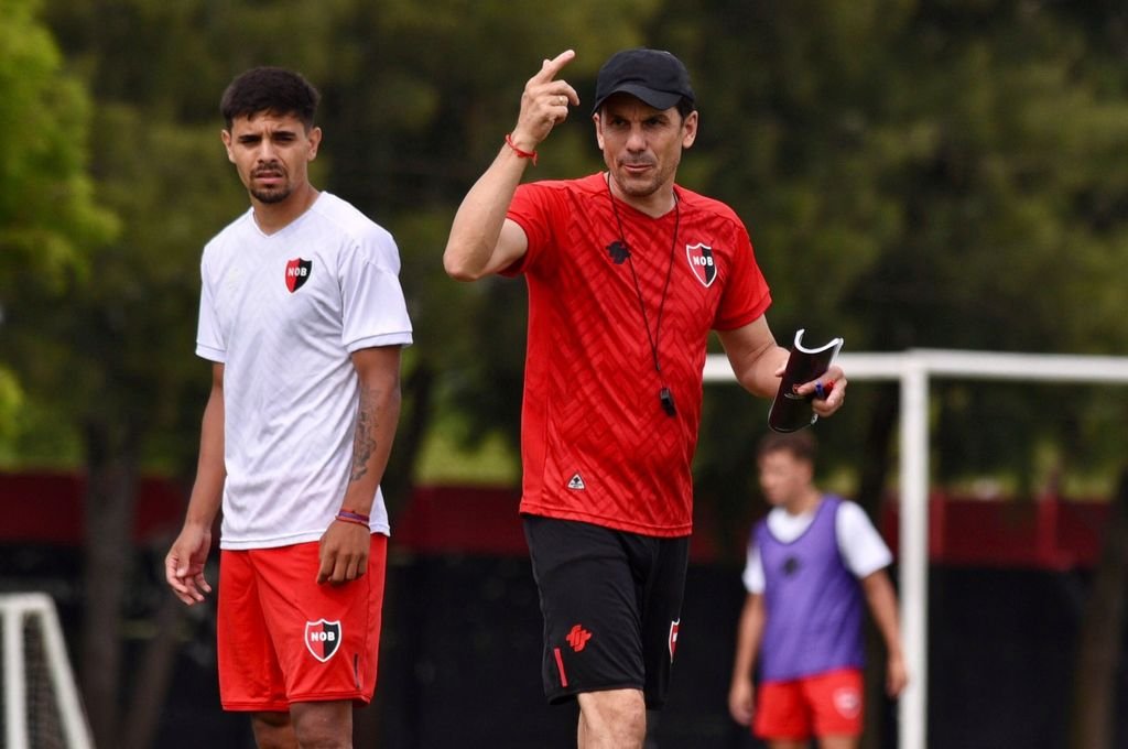 Mientras aguarda por la llegada de Ever Banega