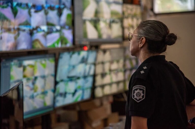 'Las acciones diarias del Centro de Monitoreo contribuyen con la prevención del delito y la provisión de imágenes como prueba para tareas de investigación. Vamos a seguir fortaleciendo su labor a través de proyectos e incorporación de tecnología. Además de promover el trabajo a partir de la visita de vecinales y el Concejo Municipal'