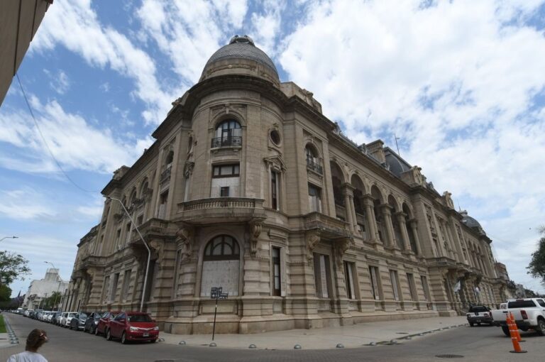 La drástica decisión del Poder Ejecutivo será comunicada en las próximas horas a las cámaras legislativas. No obstante en ambos actos estuvieron presentes los diputados socialistas Pablo Farías