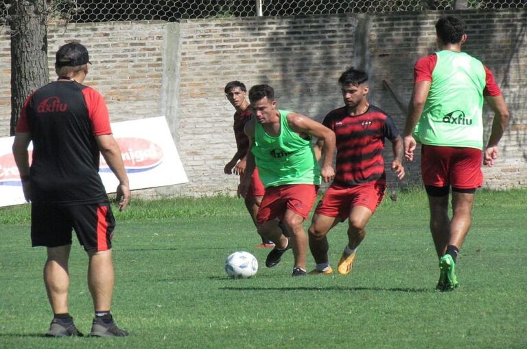 Patronato cerró su segunda semana de preparación con fútbol.  Gabriel Obelar