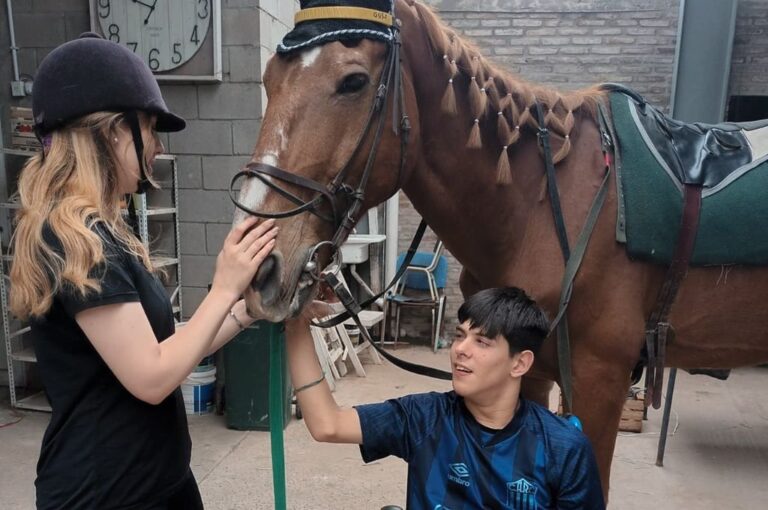 Alrededor de 100 son los jóvenes y niños