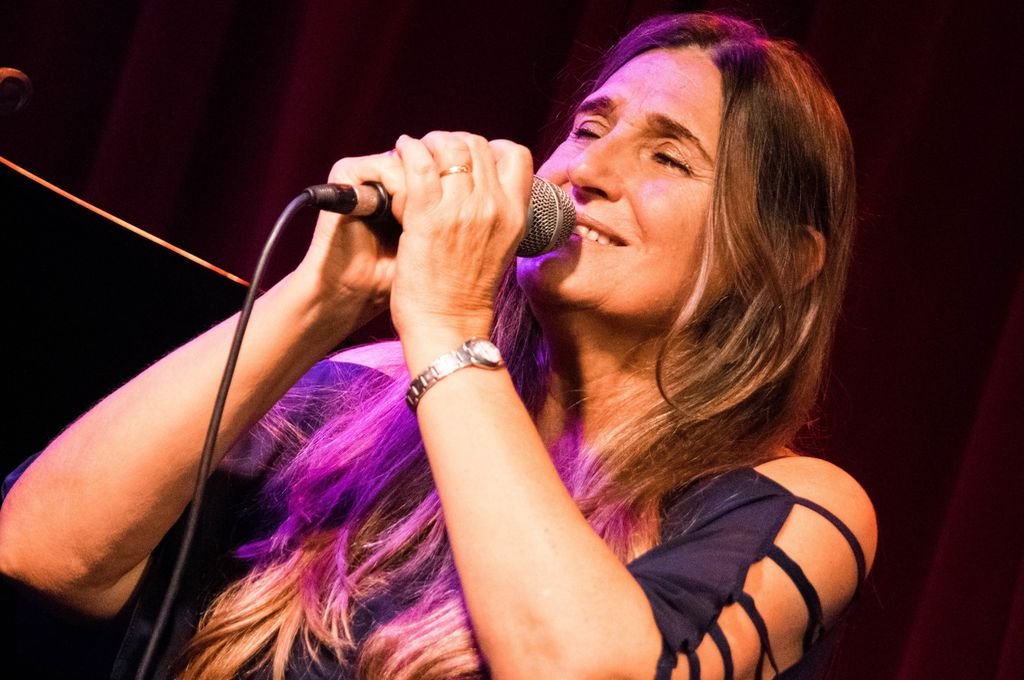 'La carrera musical en mi caso la fui amasando bastante sola' confiesa Adriana Nano Gentileza
