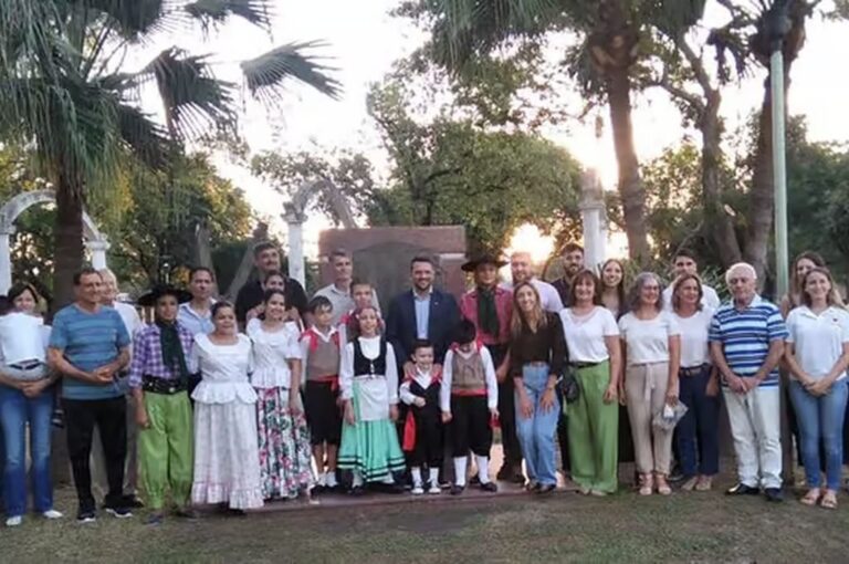 Un gran número de vecinos se sumaron a los festejos. Gentileza