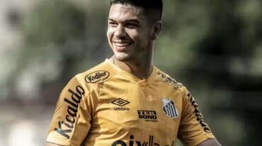 El mediocampista hizo inferiores en Danubio donde debutó en 2016