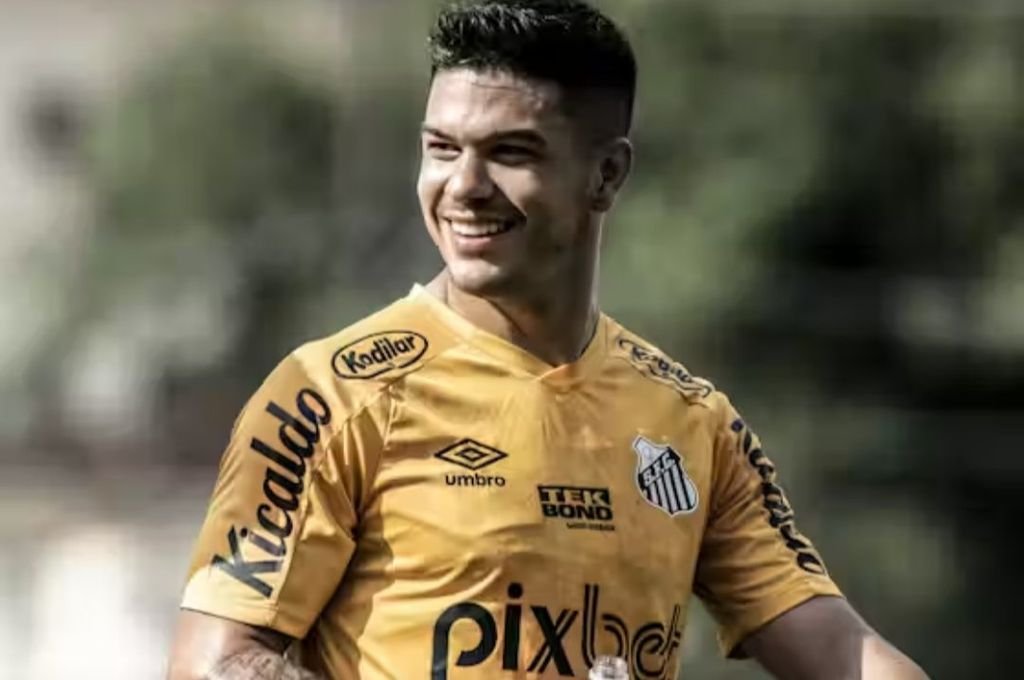 El mediocampista hizo inferiores en Danubio donde debutó en 2016