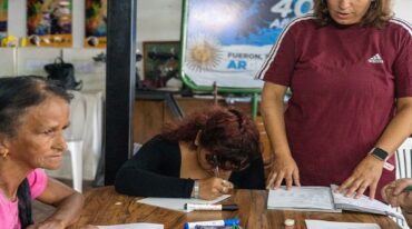 La premisa en Oveja Negra es un concepto de la pedagoga Rosa María Torres : 'Nadie aprende sin afectividad'. Es por eso que