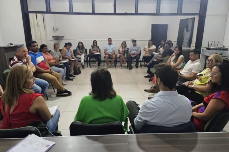 Maggio subrayó la importancia de la participación diversa de los referentes presentes y resaltó la necesidad de conformar la mesa sin distinciones partidarias. Enfatizó que la ayuda social debe trascender las diferencias ideológicas para asegurar que llegue a quienes más lo necesitan en la comunidad. Gentileza