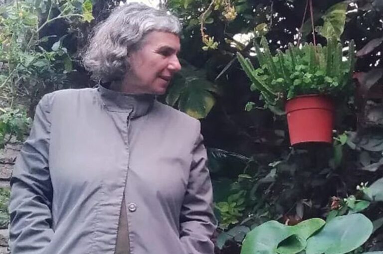 La escritora Laura Rossi escribe en la contratapa: 'en cada episodio en el que