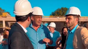 Durante la caminata el Gobernador dijo: 'Lo planteamos con Fede en la Campaña