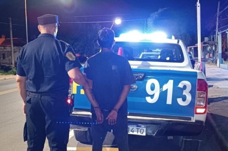 Personal de comisaría decimotercera detuvo a un joven de 22 años que tenía pedido de captura.
