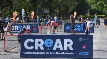 Se trata de una clínica para chicos y grandes con juegos sobre canchitas montadas en avenida de la costa Estanislao López