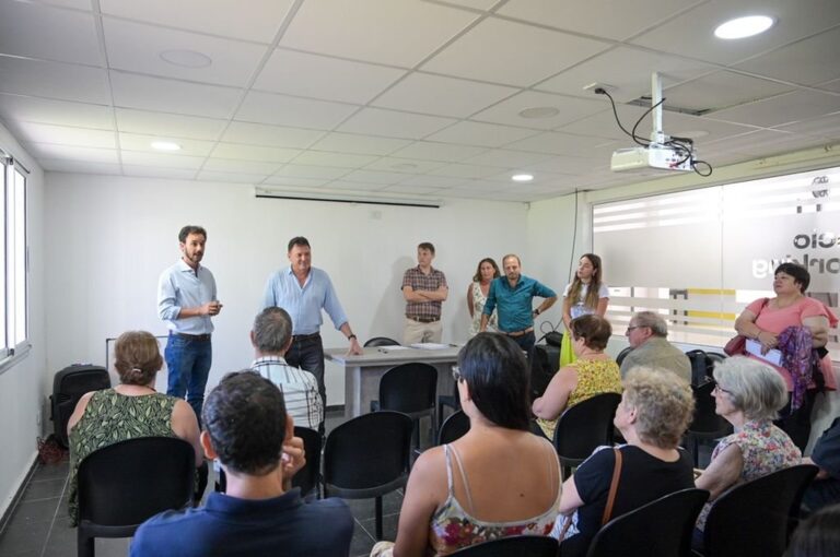 Estuvieron presentes el intendente Leonardo Raimundo; el secretario de Derechos Humanos y Defensa del Consumidor