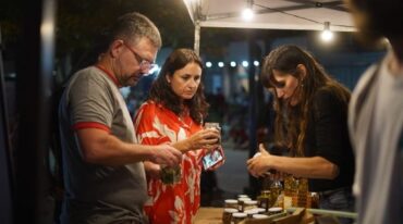La propuesta se complementó con puestos de artesanos