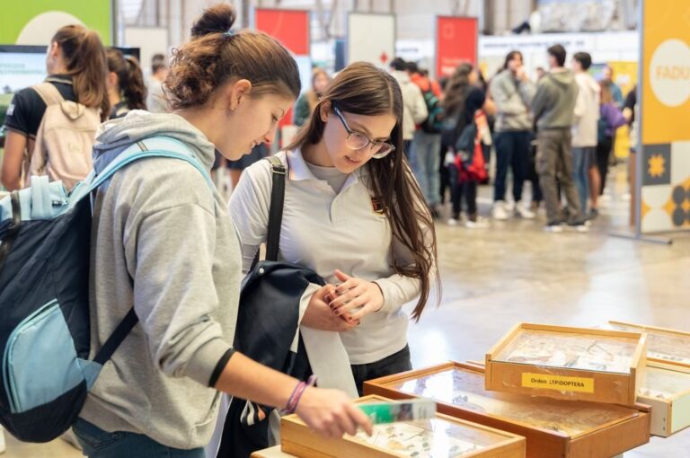 En primer término debe completarse la ficha de datos personales que estará disponible en este link entre el 30 de enero y el 2 de febrero de 2024 y subir la documentación requerida.