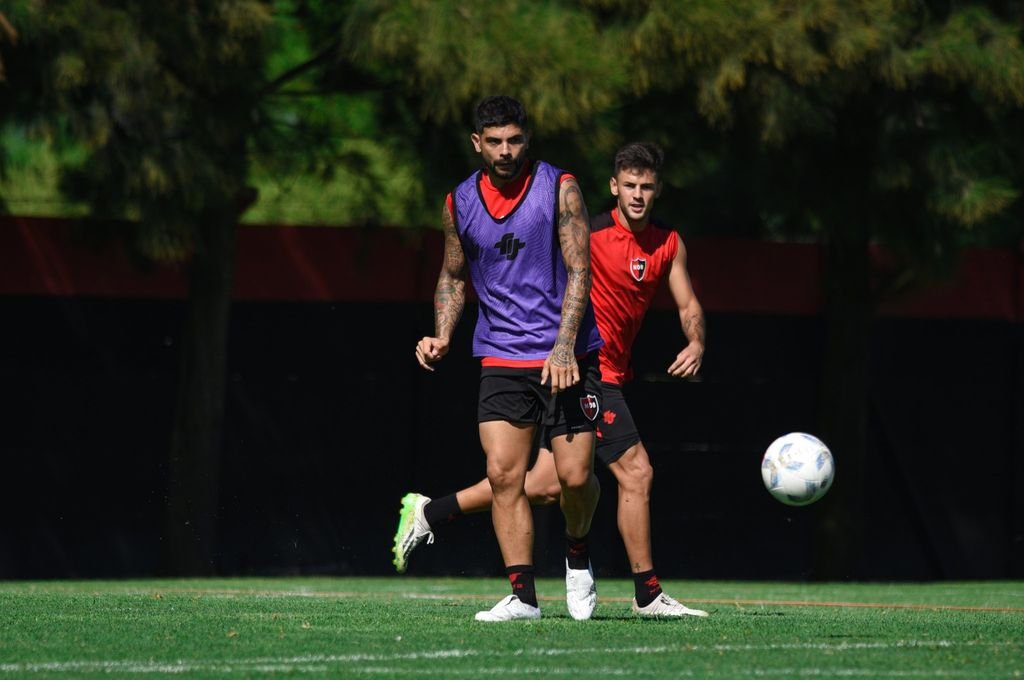 El estratega y mejor jugador 'leproso' no pudo jugar el clásico de la ciudad ante Central y la 'Lepra' volvió a meterse en ese oscuro laberinto hecho de decepciones