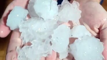 El tamaño del granizo caído en el sur provincial. gentileza