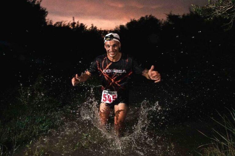 El uruguayense Jorge Pérez Romero sonríe. Se sintió ganador de los 42K en plena carrera y concretó esa sensación en el final. Gentileza Running Time
