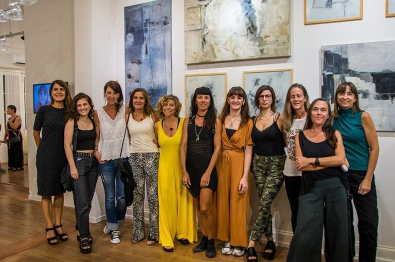 Entre las talentosas artistas participantes se encuentran Amparo Angelomé