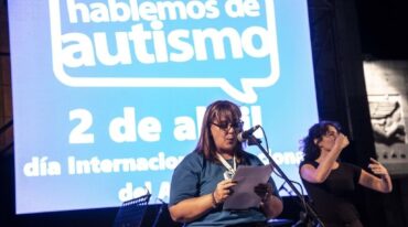 Al mismo tiempo se dará a conocer la campaña elaborada para el sistema de transporte público en la que se busca concientizar sobre la importancia del reconocimiento y diagnóstico precoz del Trastorno del Espectro Austista