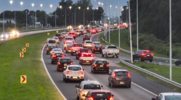 En horas de la mañana el tránsito fue incesante sobre la Autopista. Fernando Nicola