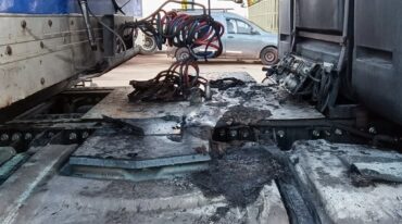 Así quedó el interior del vehículo de carga siniestrado. Red social X (ex Twitter)