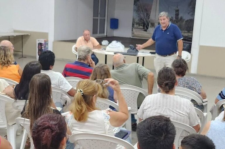 Sobre este tema el presidente comunal Víctor Cavallero dio detalles sobre la actividad que permitirá que muchas familias del pueblo puedan realizar huertas en sus hogares. Gentileza