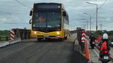 El puente metálico de emergencia que instaló Vialidad Nacional sobre el Carretero. Vialidad Nacional