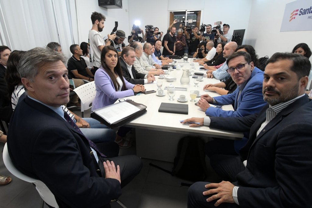 Tras dos horas de reunión