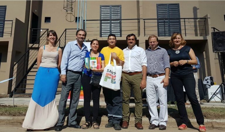 10 casas fueron destinadas a personal de las fuerzas de seguridad y las cinco restantes a trabajadores nucleados en UTICRA. Gentileza: Gobierno de Santa Fe.