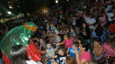 Los Reyes Magos hicieron su recorrida por el centro de Firmat. Gentileza: Municipalidad de Firmat.