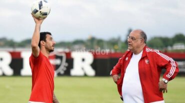 Jugadores y dirigentes se pusieron de acuerdo. Los futbolistas inician el año 2017. Gentileza: prensa CANOB.