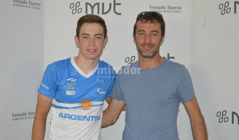 Guttlein recibió el aporte de manos del director de Deportes municipal