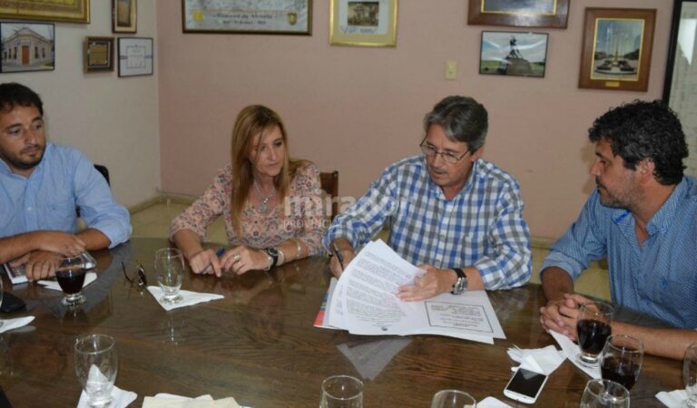 El ministro Garibay recorrió localidades del departamento del sur provincial. Gentileza: Gobierno de Santa Fe.