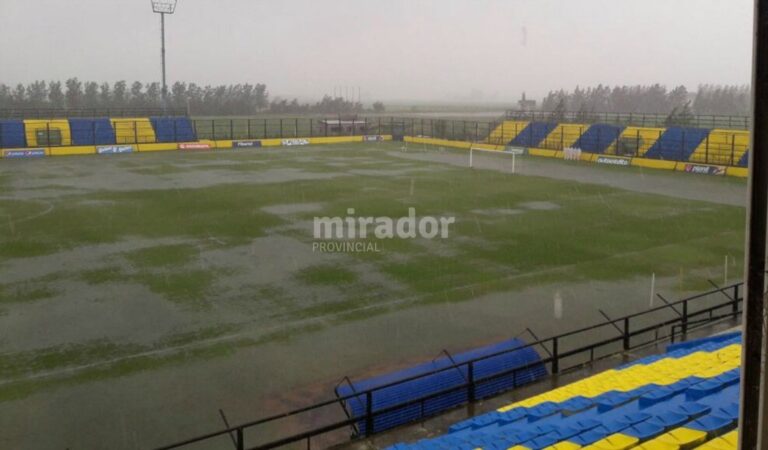La cancha principal quedó bajo agua. Gentileza: Todo Noticias.