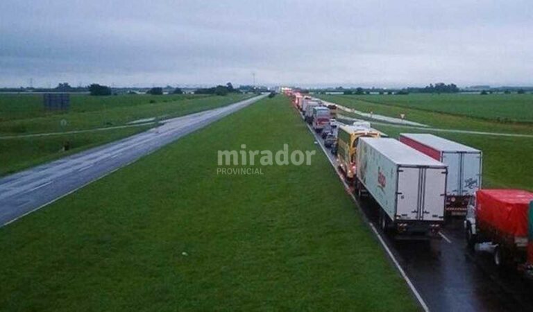 En la autopista Rosario-Buenos Aires se debe circular con precaución a la altura de Theobald. Gentileza: Rosario 3.