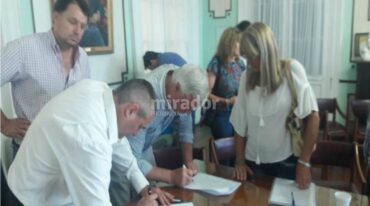 Durante la reunión se elaboró el estatuto y se confirmó el directorio de la entidad que tiene como presidente a Ana Meiners. Gentileza: Comuna de Grutly.