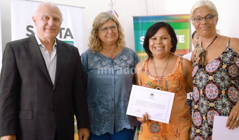 Se entregaron a 37 escuelas aportes por 9.580.000 de pesos. Gentileza: Gobierno de Santa Fe.