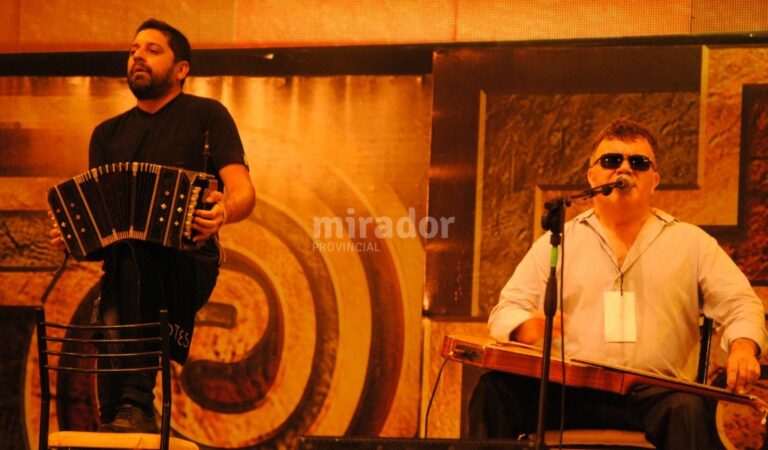 Su pasión por la música logró que la ceguera no fuera un impedimento para llegar lejos. Gentileza: FolkloreRosario.com.ar.