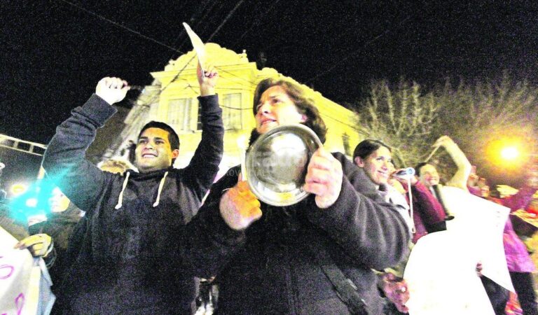 14 de julio de julio. Primeras manifestaciones contra la suba de la energía eléctrica en Santa Fe