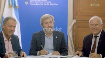 Los gobernadores de las dos provincias y el ministro de la Nación suscribieron el acuerdo. Gentileza: Gobierno de Santa Fe.