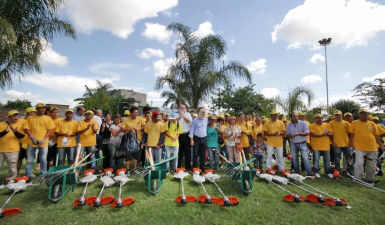 Las asociaciones recibieron elementos por 40.000 pesos. Gentileza: Municipalidad de Santa Fe.
